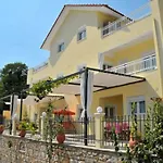 Nestor 크리시 아모우디아