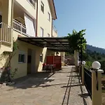 Nestor 크리시 아모우디아