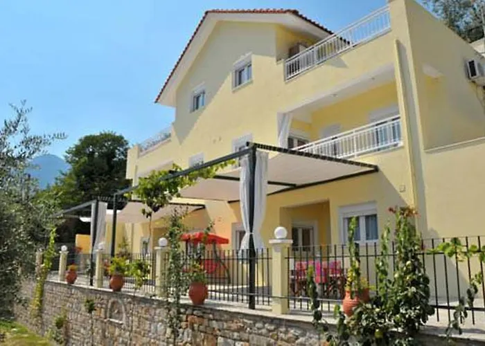 Nestor 크리시 아모우디아